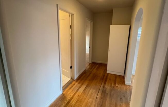 3 beds, 1 bath, $2,595