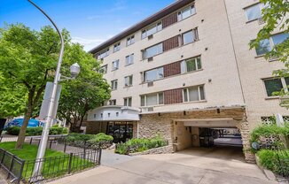 426 W Barry Ave