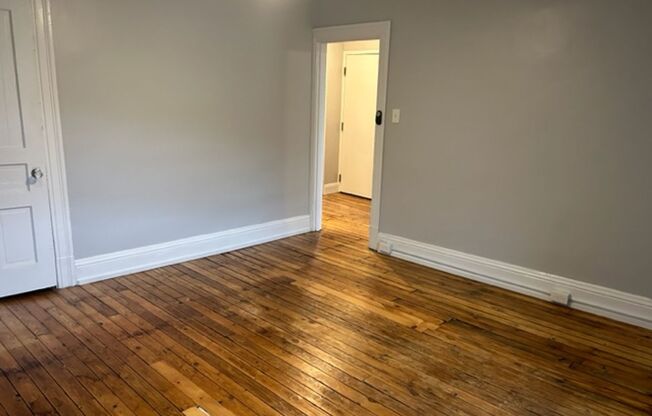 1 bed, 1 bath, 1,000 sqft, $1,375, Unit Apt 4