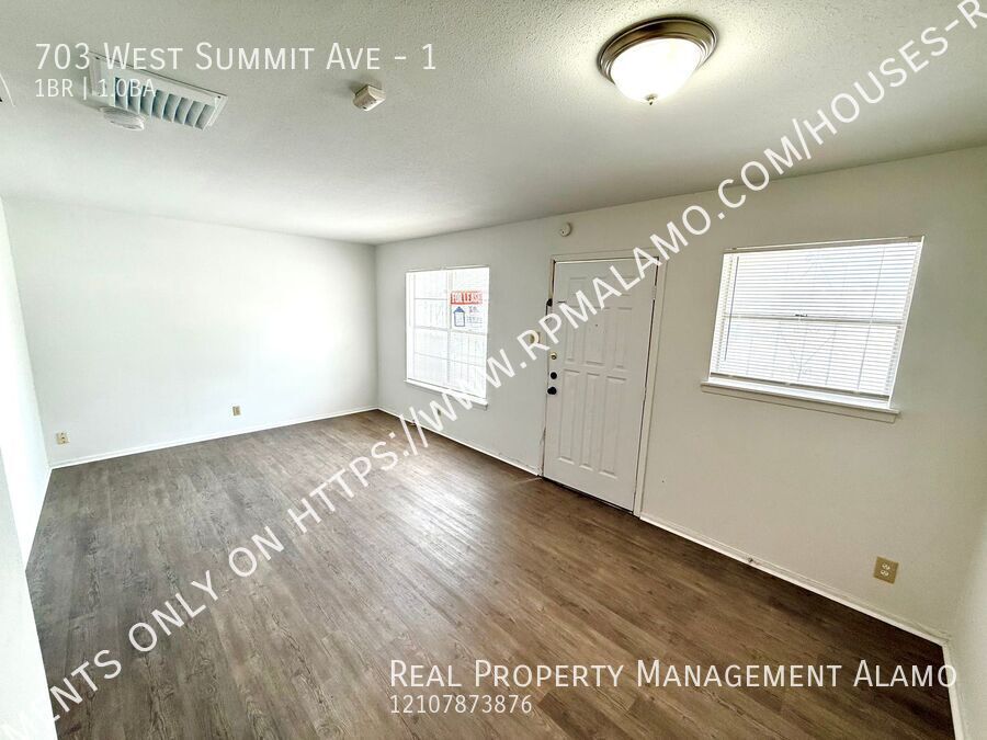 703 West Summit Ave