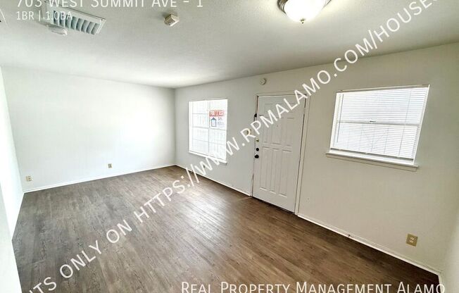 703 West Summit Ave