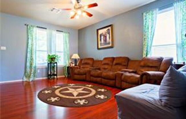 Fantastic Townhome in South Austin's Sweetwater Glen Neighborhood