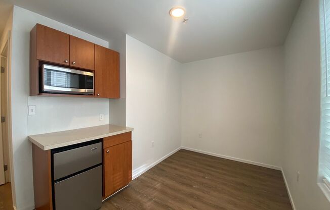 Studio, 1 bath, 175 sqft, $1,195, Unit 3203