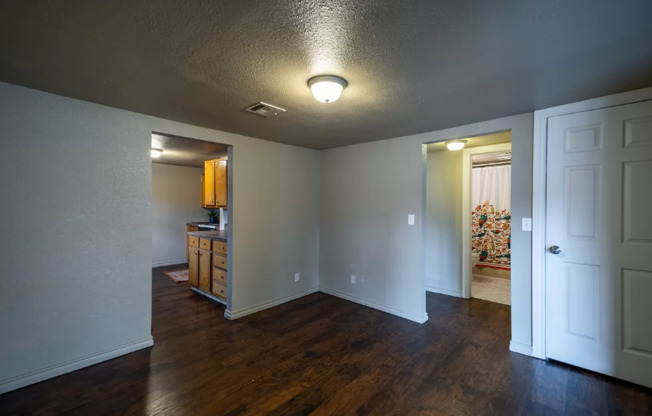 2 beds, 1 bath, $1,050