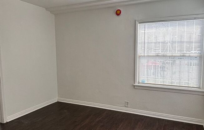 (2227 &amp; 2227 1/2) E 112th St