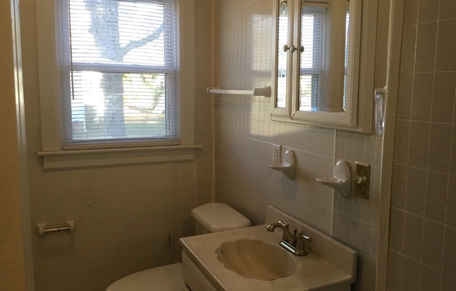 3 beds, 1 bath, $1,395