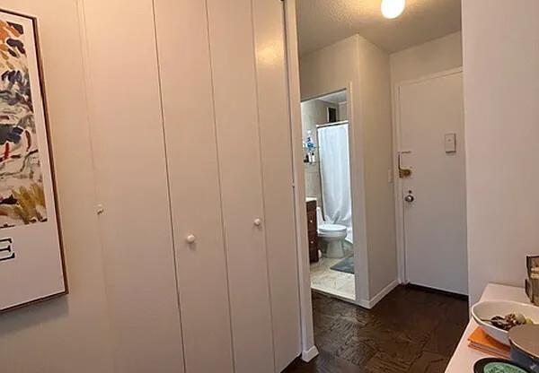 2 beds, 1 bath, 900 sqft, $5,400, Unit 9E