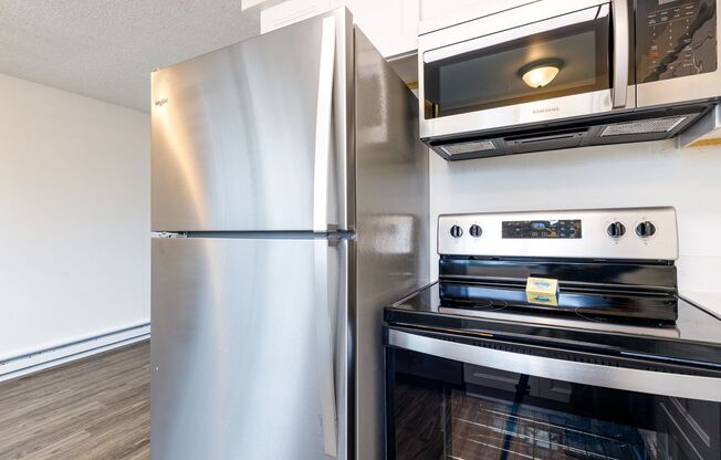 2 beds, 1 bath, 843 sqft, $1,299, Unit 036