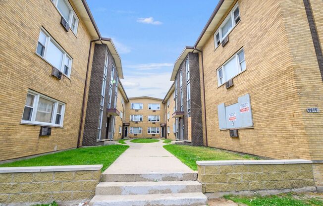 7818-7820 South Shore Drive