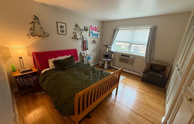 1 bed, 1 bath, $2,095, Unit 363