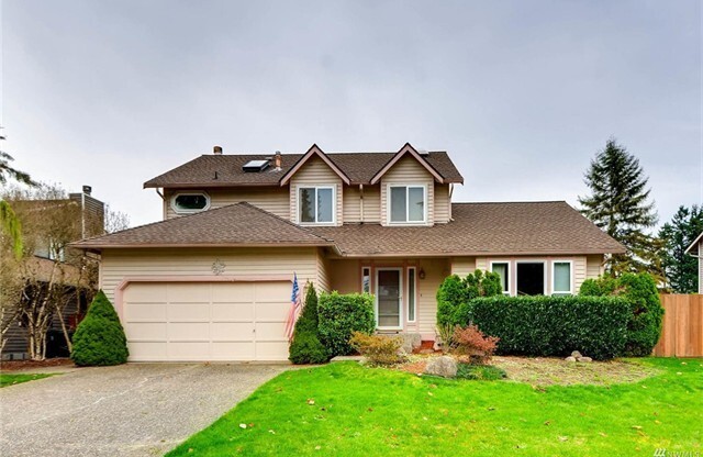 Well maintained 3 bedroom, 2.5 home in Renton's Forest Trails