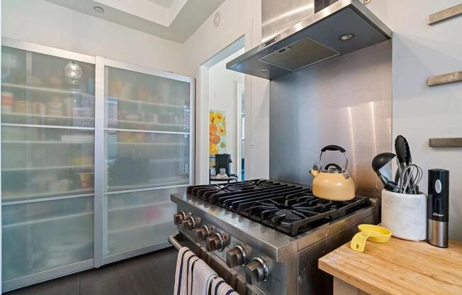400 W DEMING PL