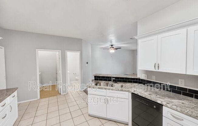 3211 ROUNDTREE LN