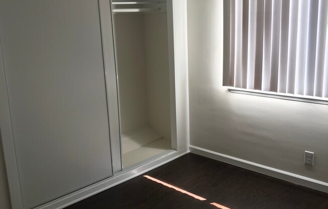 Valencia - La Paz Apartments