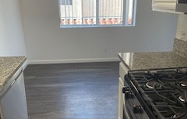 2 beds, 2 baths, $2,985, Unit 05