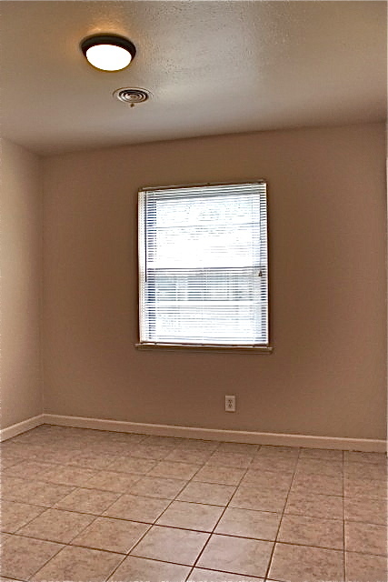 3 beds, 2 baths, $1,275