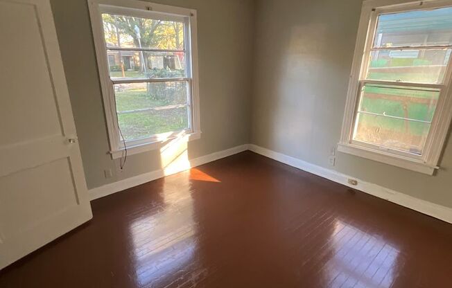 2 beds, 1 bath, $700