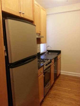 1 bed, 1 bath, 681 sqft, $2,850, Unit H110