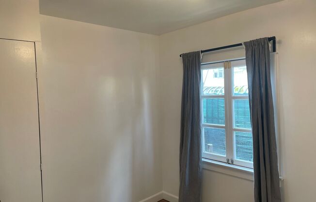 2801 - 2805 South Budlong Apartments