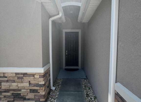 4 beds, 2 baths, 1,930 sqft, $2,500