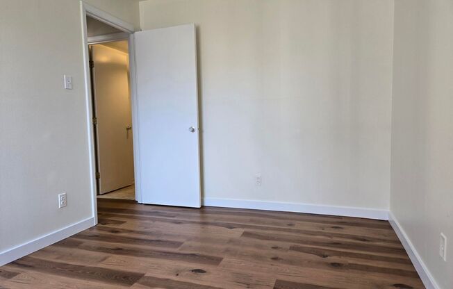 Cozy 1 Bed 1 Bath Condo With Parking In Brookland