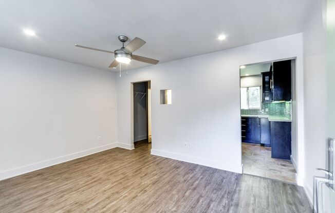 Studio, 1 bath, 350 sqft, $1,700, Unit 32