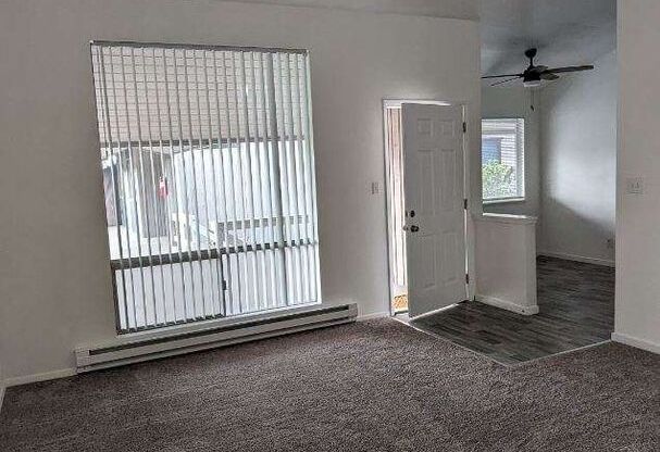 2 beds, 1 bath, 950 sqft, $1,575