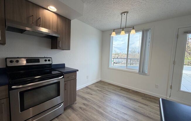 3 beds, 2 baths, 985 sqft, $2,375, Unit 401