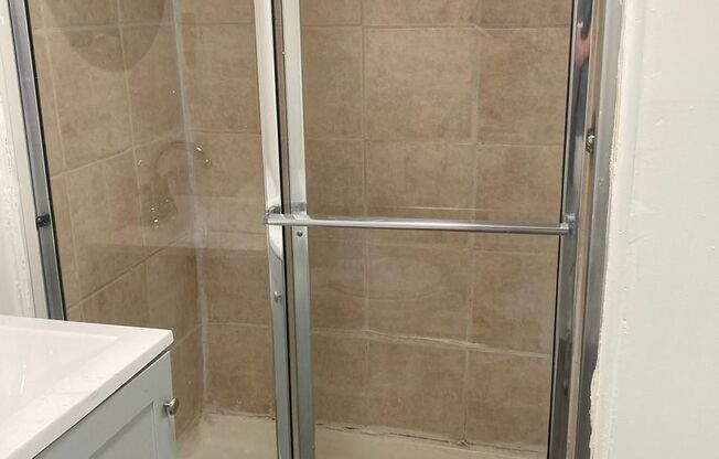 1 bed, 1 bath, 700 sqft, $1,199, Unit 40-B