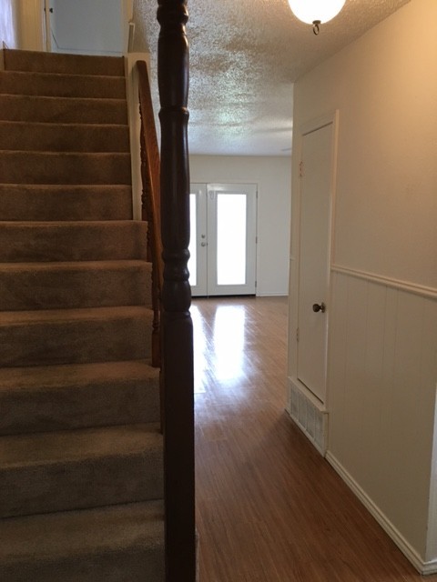 2 beds, 1.5 baths, 946 sqft, $1,195