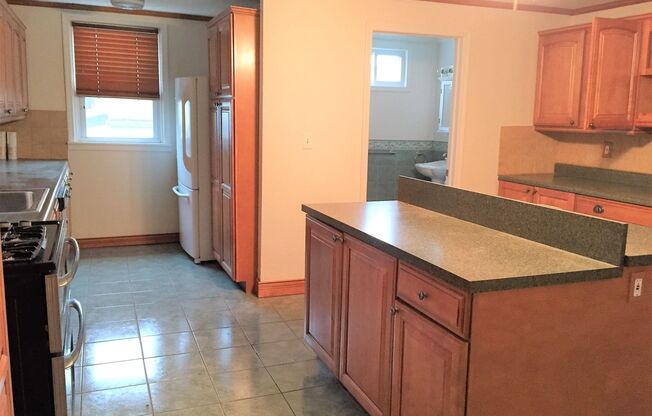 Mt. Washington house, 3 bedroom 2 1/2 bath house with great kitchen, yard, laundry June 1st