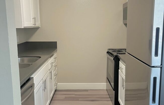 2 beds, 1 bath, 896 sqft, $1,995, Unit 102