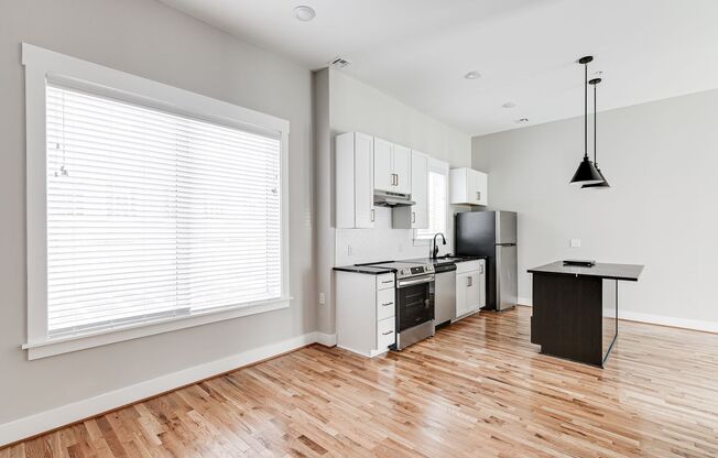 BRAND NEW 1BD w/ Oak Hardwood Floors & it's a Corner Unit - TONS of privacy!!