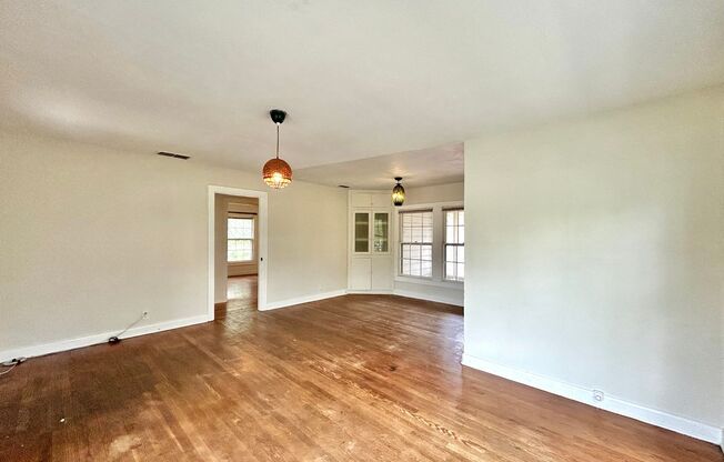 Charming & Homey 3/BR 1/BA with Cozy Porch, Deck & Fenced Yard!