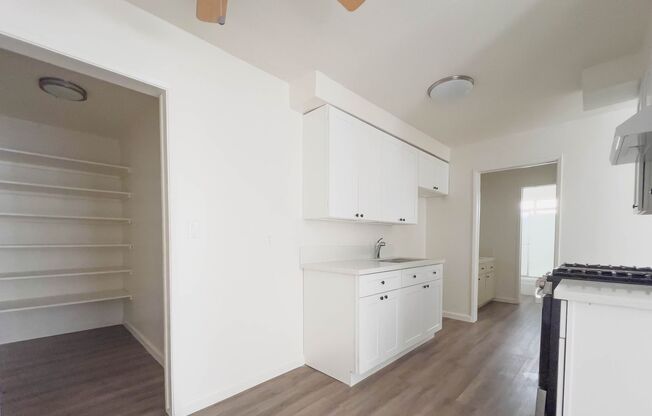 1 bed, 1 bath, 700 sqft, $1,950, Unit F