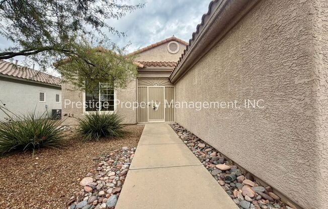 Gorgeous 55+ community home located in Heritage Highlands at Dove Mountain!!!