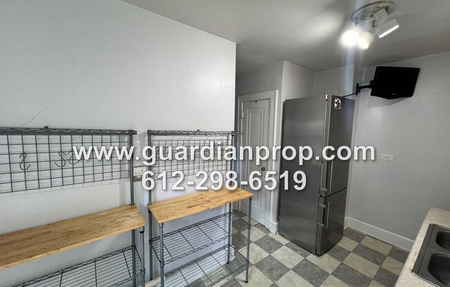 2 beds, 1 bath, 1,050 sqft, $1,650, Unit 2069 James Ave