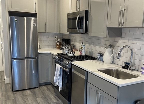 Studio, 1 bath, 475 sqft, $2,900, Unit 302