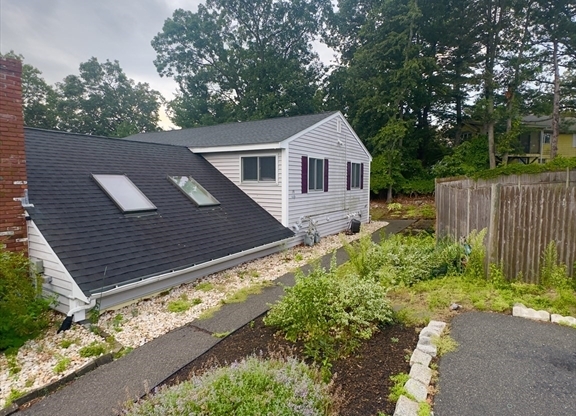 19 SKYLINE DR