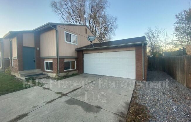 1817 E VINE ST