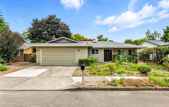 Refreshed 3 Bedroom Ranch In NE Portland