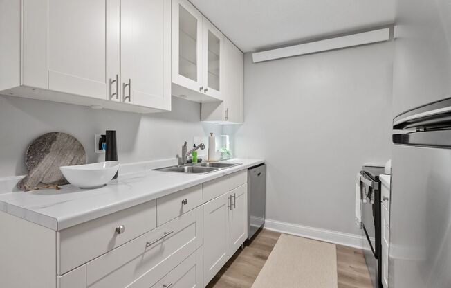 1 bed, 1 bath, 643 sqft, $1,350, Unit 104-16611