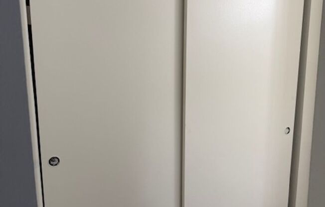 Studio, 1 bath, $950, Unit 17