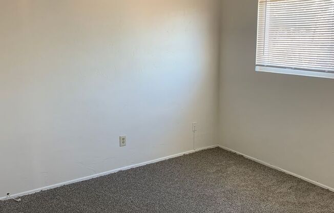 2 beds, 1 bath, $2,000, Unit 4373-C