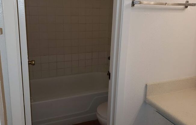 1 bed, 1 bath, 630 sqft, $790, Unit *123