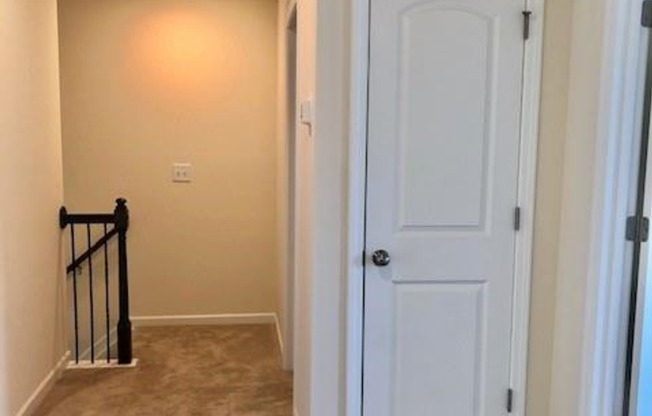 Beautiful Townhome in the steel creek area!