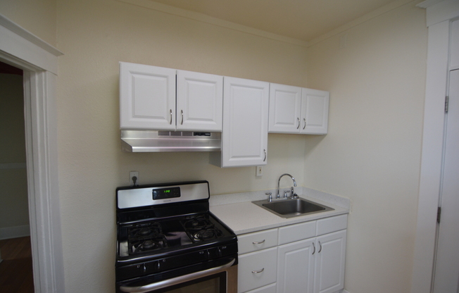 2 beds, 1 bath, 650 sqft, $1,495, Unit 12