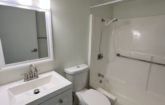 1 bed, 1 bath, 750 sqft, $1,195, Unit 165E