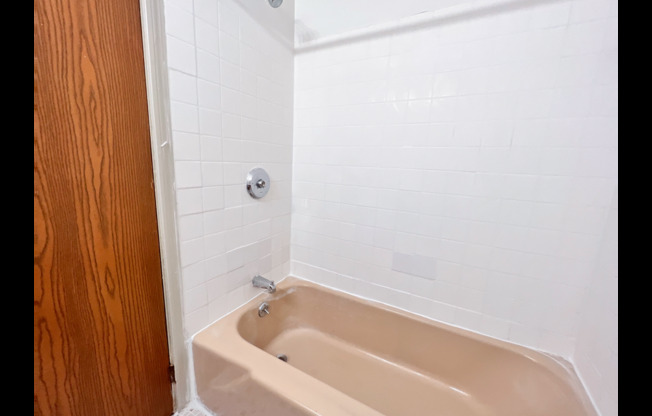 1 bed, 1 bath, 463 sqft, $1,300, Unit C10