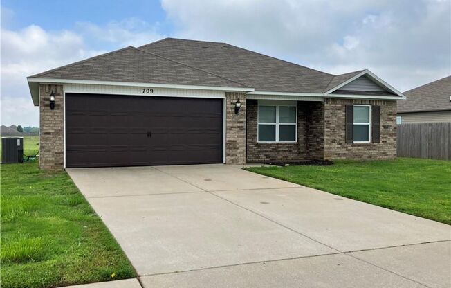 3 bed, 2 bath home in Bentonville School District!